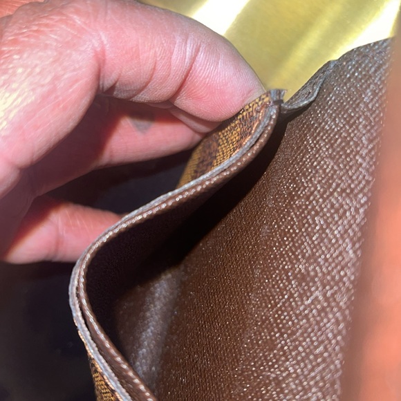EUC LV Damier Ebene Card Holder - Picture 5 of 7